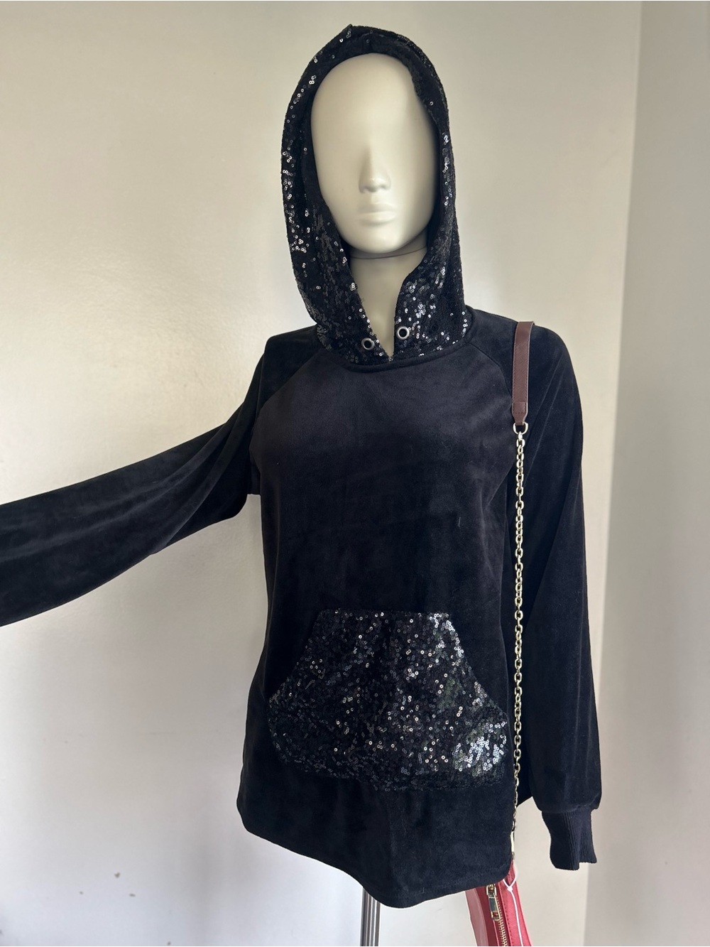 Black Sequin Hooded Pullover with Front Pocketno boundaries M junior